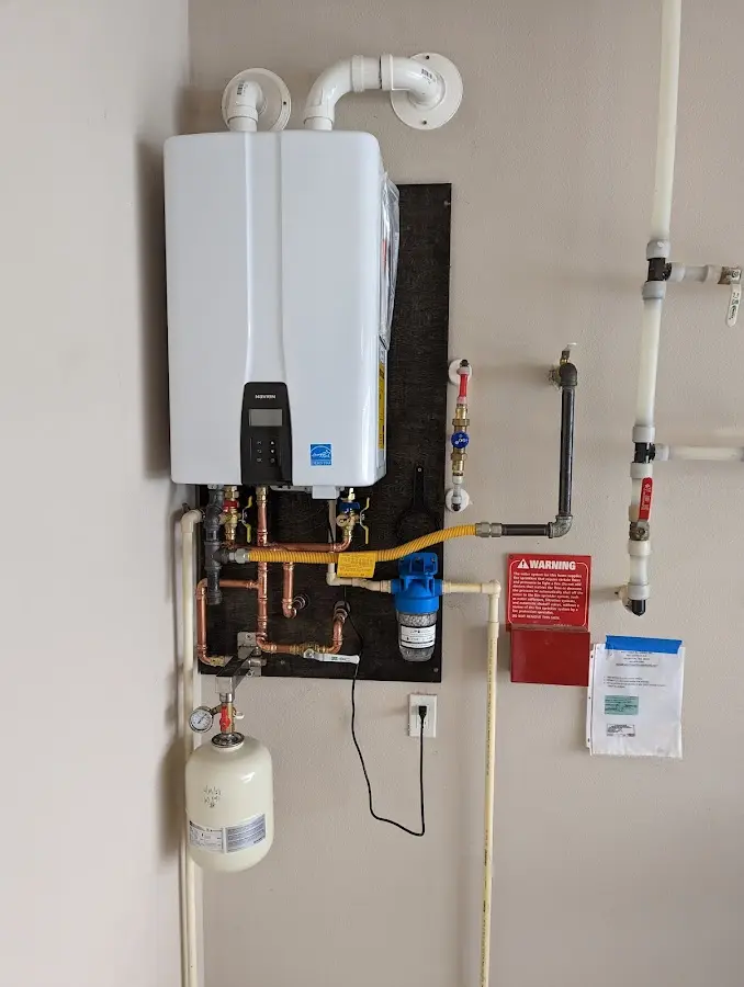 Professional plumber installing copper piping in a Searcy home